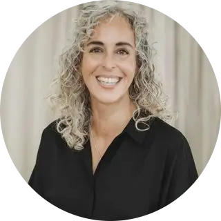 Nina Dogmetchi, art psychotherapist